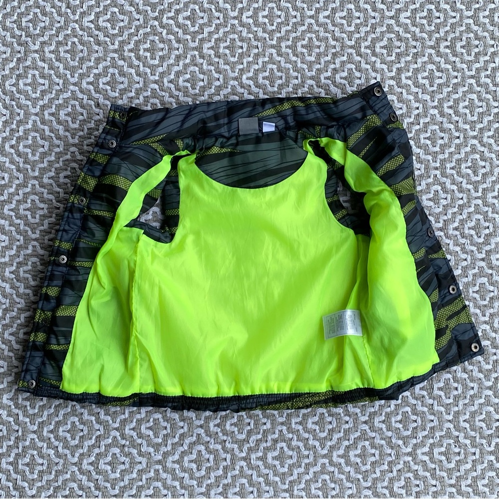 PUMA KID’S PUFFER VEST CAMO SIZE SMALL 6 BLACK GRAY YELLOW WINTER EUC - Picture 3 of 11